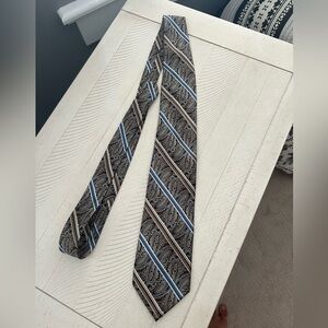 Neck tie
